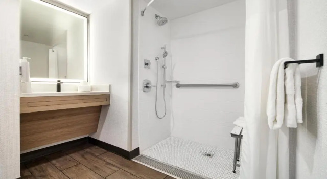 Номер Standard Hampton Inn Newark Airport