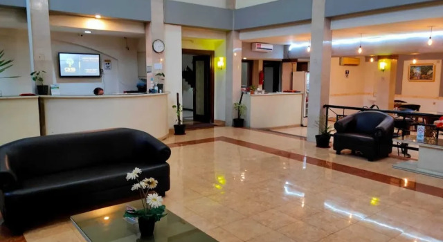Hotel Grand Sumatera, Rezerwuj Hotel Hotele 3-gwiazdkowe w Surabaja, w pobliżu Tunjungan Mall, 3*