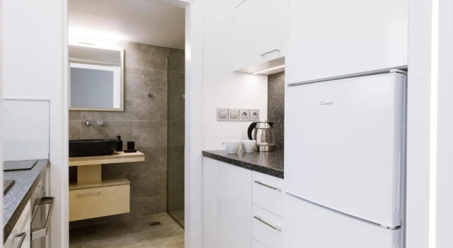 Апартаменты Minimal apartment on the shadow of the Acropolis