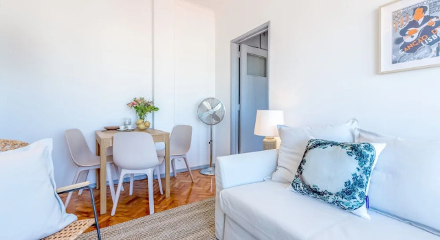 Апартаменты Renovated Sunny Apartment with Balcony, By TimeCooler