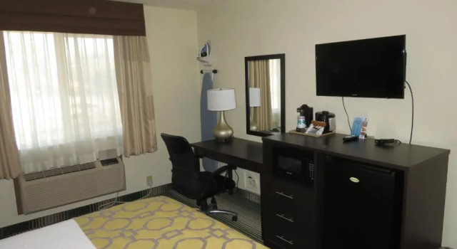 Номер Standard SureStay Plus by Best Western Montrose