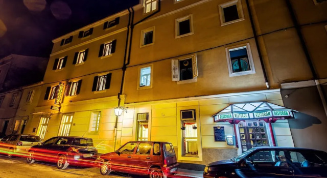 Omir Bed & Breakfast, Забронировать Отель Пула Pula Riviera