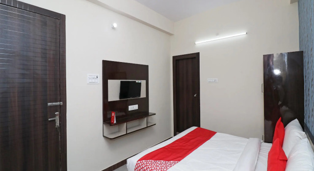 OYO 19629 Royal Stay Inn