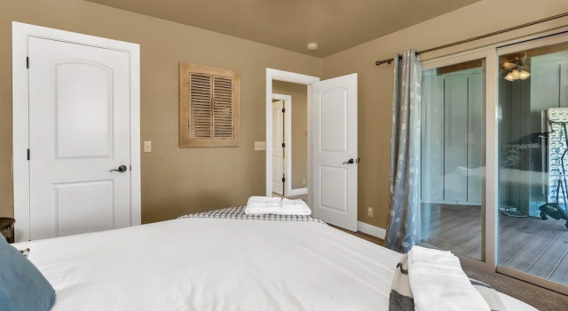 Bass Lake Beauty! 4 BDR Sleeps 16, Lakefront Views