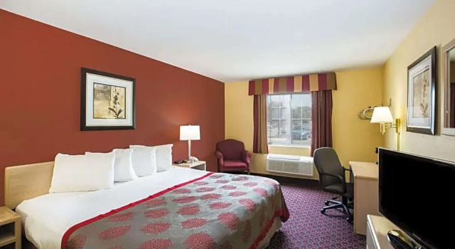 Двухместная студия люкс Ramada by Wyndham Sioux Falls