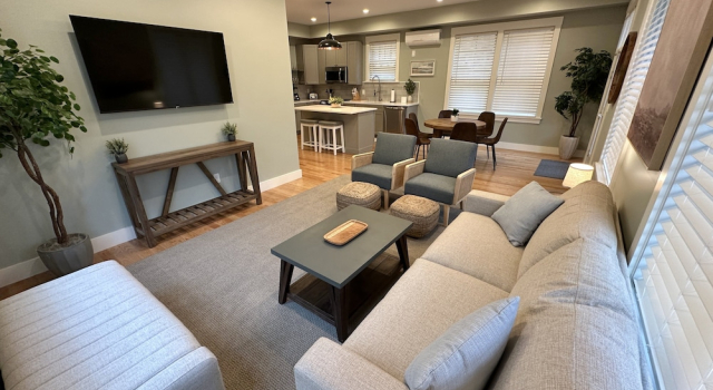 Brand New! 2 Bed W/ Private Deck 2 Bedroom Apts, Забронировать Апартаменты/квартира Апартаменты Ньюпорт, рядом с Развлекательный центр Ryan Family Amusements, Апартаменты/квартира