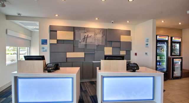 Holiday Inn Express & Suites Fond Du Lac by IHG, Varaa Hotelli Fond du Lac Wisconsin