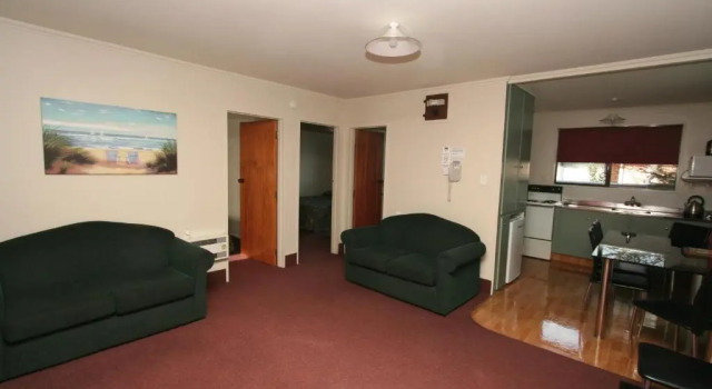Семейные апартаменты с 2 комнатами Commodore Motor Lodge