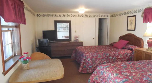 Четырёхместный номер Deluxe Boulevard Motel