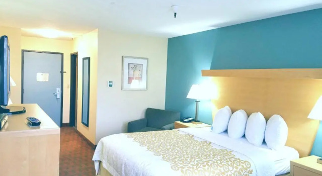 Четырёхместный номер Standard Days Inn by Wyndham Woodland