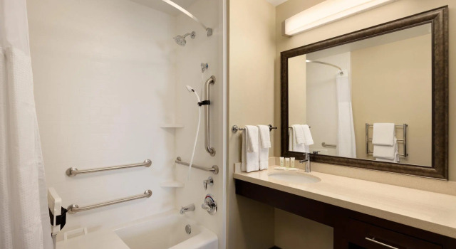 Номер Standard с 2 комнатами Staybridge Suites Midland by IHG