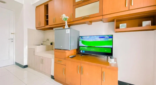 Студия Good Place Studio Apartment At Taman Semanan Indah Cengkareng