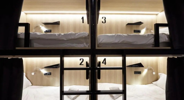 Кровать в общем номере Hotel Aqua