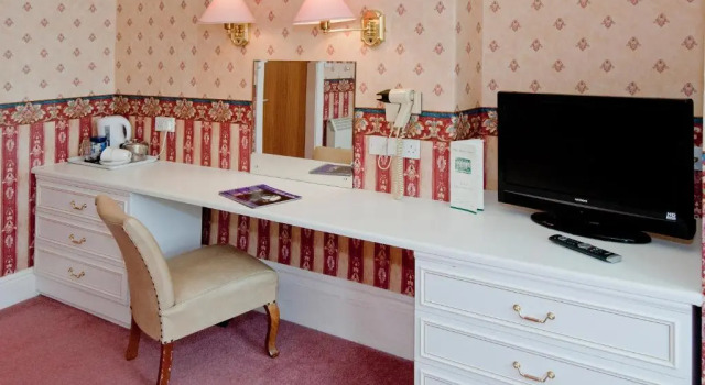 Трёхместный номер Standard White Heather Hotel