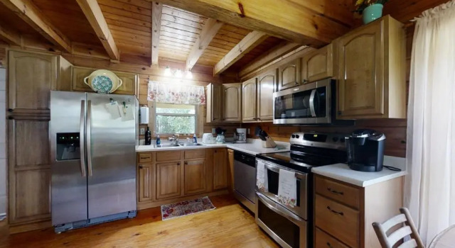 Yellow Cabin on the River, Book Hotel Hoteller i Newport med parkering, Parkering