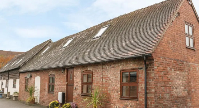 Old Hall Barn 4, Забронировать Дом для отпуска Виллы Черч-Стреттон, рядом с Центр досуга Teme Leisure в городе Черч-Стреттон, Вилла