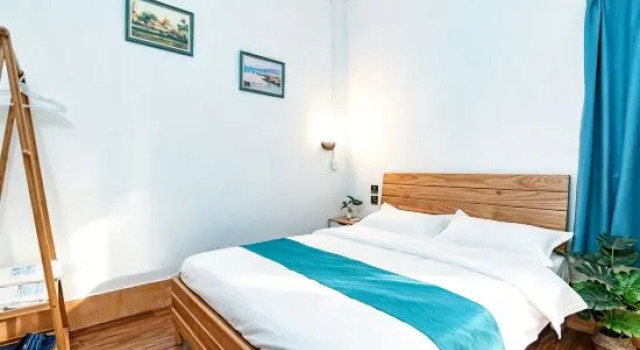 Łóżko w pokoju wieloosobowym Dongchi Inn