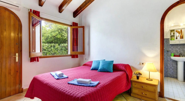 VILLA GERARD in Cala Blanca, Varaa Villa Santandria Baleaarit