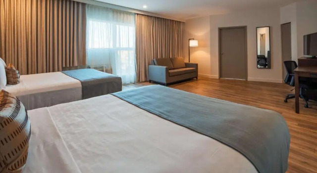 Четырёхместный семейный номер Standard Best Western Plus Montreal East