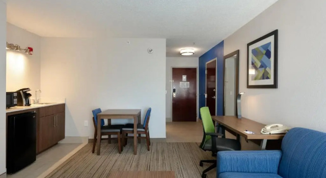 Двухместный люкс c 1 комнатой Holiday Inn Express & Suites Milton East I-10 by IHG