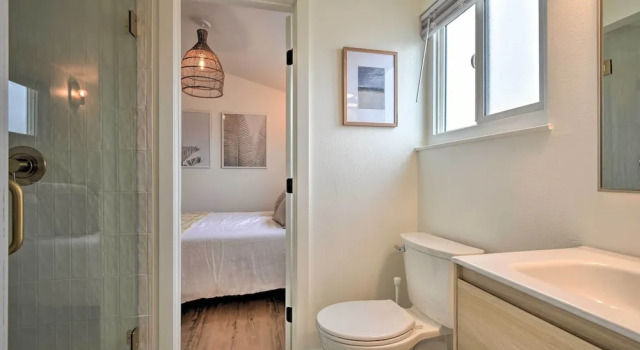 Коттедж Chic & Central Ventura Home - Walk to Beach!