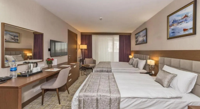 Семейный номер Standard с балконом Land Park Hotel