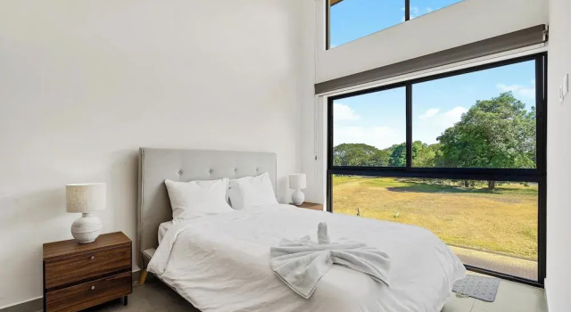 8 min walk to Beach Pool & Golf