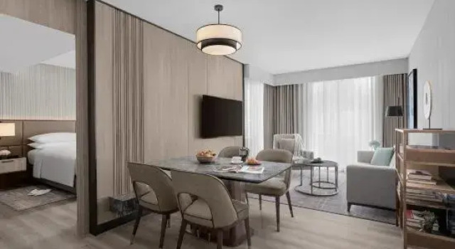 Четырёхместный люкс с 2 комнатами с видом на город Marriott Executive Apartments, Bangkok Townhall Sukhumvit