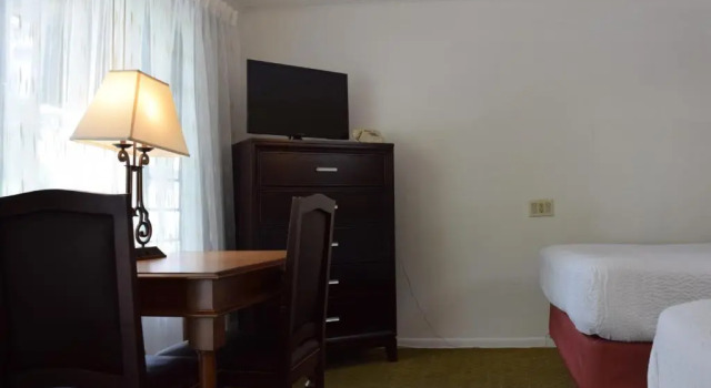 Четырёхместный номер Standard Scottys Lakeside Resort