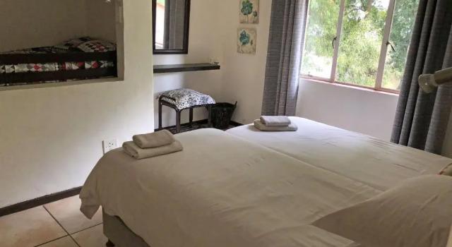 Апартаменты Hills and Dales Accommodation