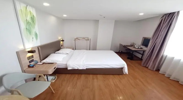 Двухместный номер Standard с красивым видом из окна GreenTree Inn Jining Yanzhou Jiuzhou Fangyuan Business Hotel