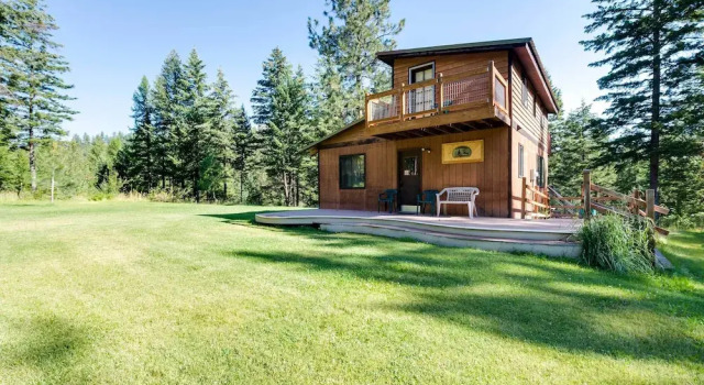 Коттедж с 2 комнатами с балконом Conconully Cabin on 42 Private Acres Near Hiking!