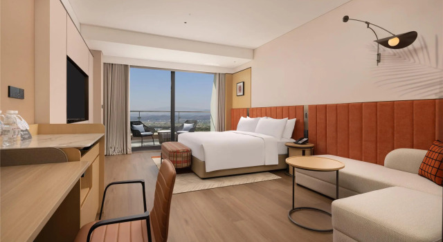 Номер Deluxe с видом на бассейн Hilton Garden Inn Xishuangbanna Railway Station