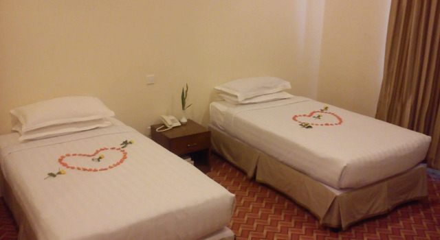 Nay Pyi Taw Hein Hotel, Rezerwuj Hotel Hotele w Naypyidaw Union Territory z parkingiem, Parking