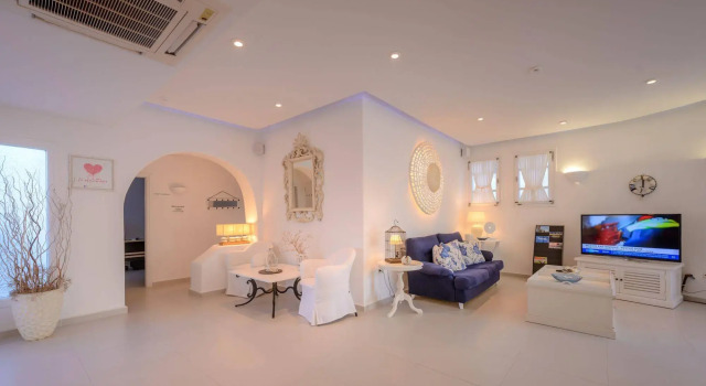 Aspalathras White Hotel