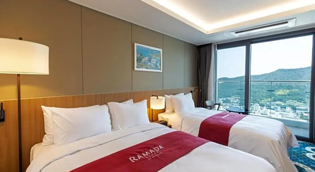 Трёхместный номер Standard Ramada Plaza by Wyndham Dolsan Yeosu