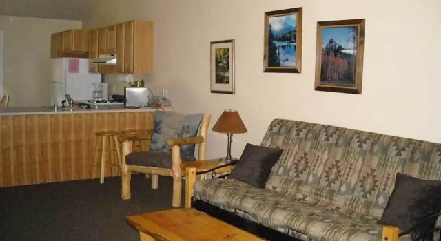 Люкс с 2 комнатами Mountain Landing Suites & RV Park