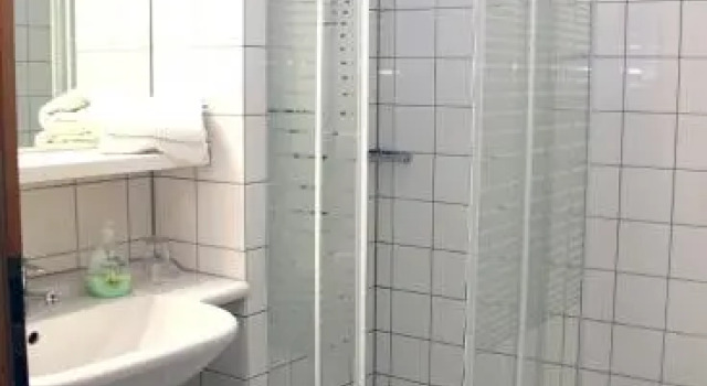 Hotel zur Donau, Varaa Hotelli Hotellit Baijeri pysäköinnillä, Pysäköinti
