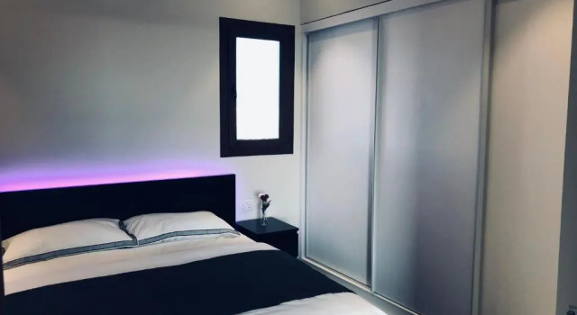 NEW 1-Bedroom in Forest Island + Oceanside View, Book Hotel Hoteller i Taqah med parkering, Parkering