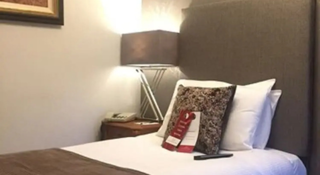 Одноместный номер Standard c 1 комнатой De Rougemont Manor Hotel & Suites