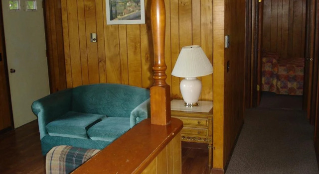 The Gold Eagle, Book Hotel Lake George 