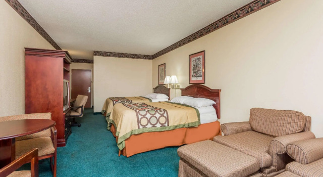 Четырёхместный люкс Super 8 by Wyndham Piedmont Greenville Area