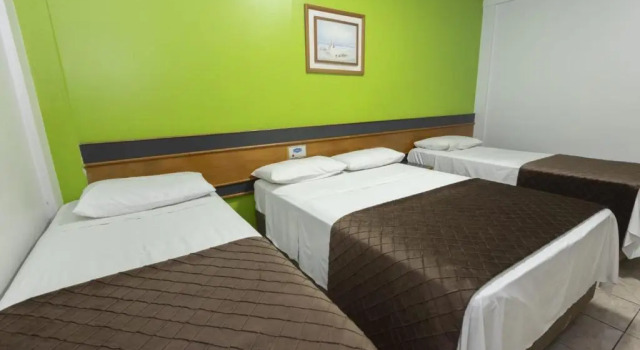 Четырёхместный номер Standard Hotel Lawrence