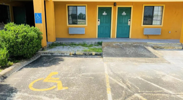 Двухместный номер Standard Pine Point Inn & Suites