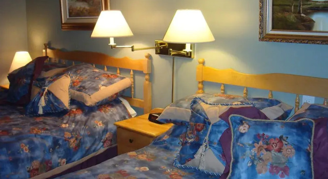 Auberge Les Jardins Inn-Motel Le Brayon & Chalets, Забронировать Шале Отели River Valley 3 звезды, 3*
