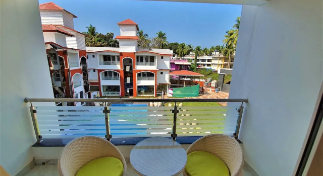 Номер Premium с балконом и с видом на бассейн Hotel Shanti Solitaire, Arpora