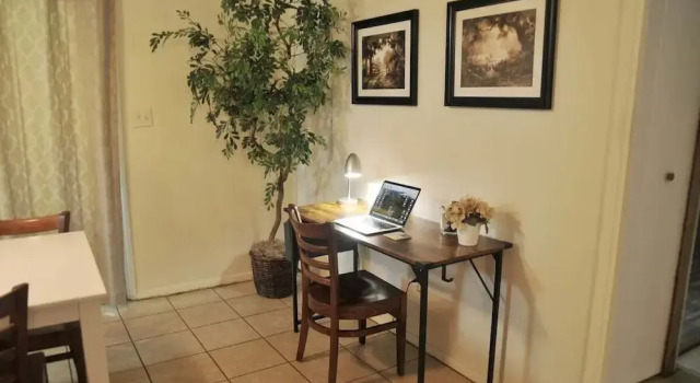 Cozy Mid-century, Boek Vakantiehuis McComb Mississippi
