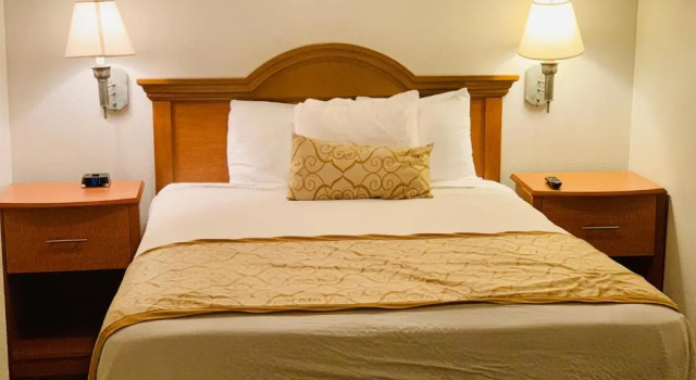 Семейный люкс St. George Inn and Suites