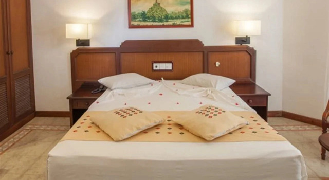 Отель Senani Hotel, Забронировать Отель Отели Канди 3 звезды, рядом с Bahirawakanda Vihara Buddha Statue, 3*