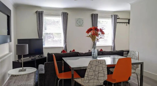 Saffron Court by Wycombe Apartments - Apt 06, Забронировать Апартаменты/квартира Апартаменты Хай-Уиком, рядом с Buckinghamshire New University, Апартаменты/квартира